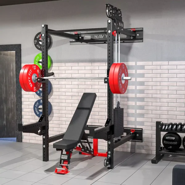 Rack Plegable NF-43 Navyfit montado a muro, ideal para squats, bench press y pull-ups en espacios reducidos.