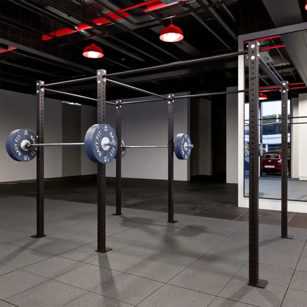 Rack Central en Cadena 120″ Navyfit, estructura robusta con barra superior para squats, bench press y pull-ups.