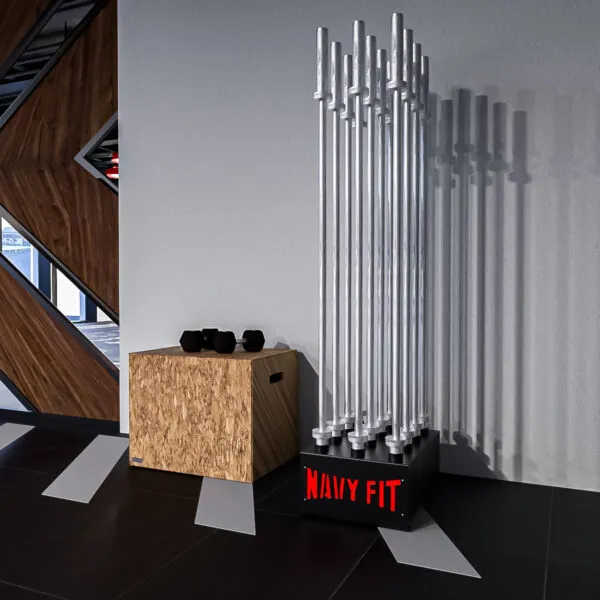 Almacenador horizontal Navyfit en acero reforzado para 12 barras olímpicas, compacto y estable.