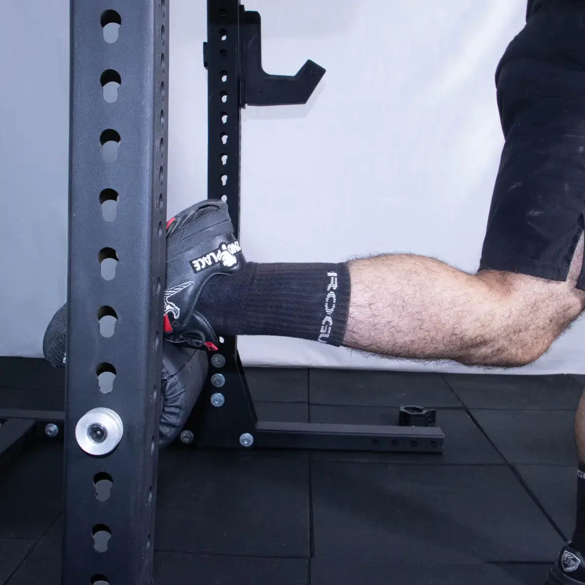 Leg Roller Navyfit multifuncional para racks, ideal en sentadillas búlgaras y ejercicios de piernas